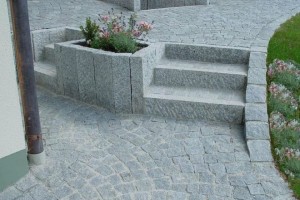 Palisady granitowe 5x20x100 i kostka granitow.jpg