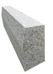 Krawężnik granitowy 15x30 cm ze skosem góra płomieniowana