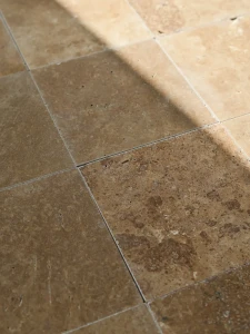 Trawertyn Noce CC Niewypełniony Szlif Bębnowany 20,3x20,3x1,2 cm