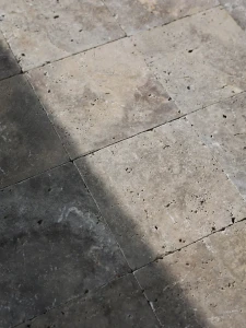 Trawertyn Silver Premium Niewypełniony Bębnowany Szlif 20,3x20,3x1,2 cm