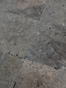 Trawertyn Silver Premium Niewypełniony Bębnowany Szlif 20,3x20,3x1,2 cm