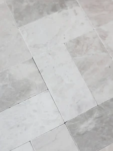 Płytka marmurowa Bębnowana Royal White 20,3x20,3x1 cm