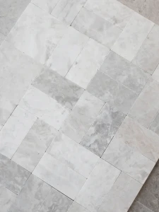 Płytka marmurowa Bębnowana Royal White 20,3x20,3x1 cm