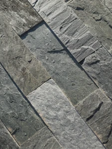 zdjęcia produktowe tiles 34 (19).webpaKamień elewacyjny-dekoracyjny  kwarcytowy Silver Shine Brick 10x30