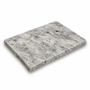 Trawertyn Silver Latte Greige Bębnowany 40,6x61x3 - wizualizacja wykonana za pomocą AI