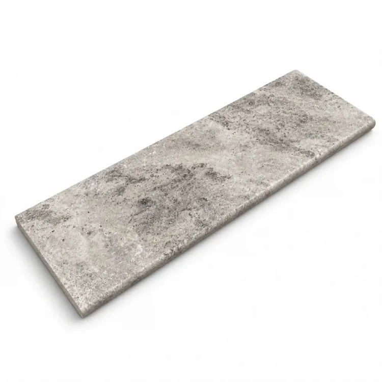 Trawertyn Parapet / Stopnica kamienna Silver Latte Bębnowany 135x33x2 cm Bullnose - wizualizacja AI