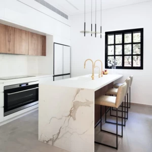 Spiek Kwarcowy Calacatta Prestigio Silk 324x162x1,2 cm