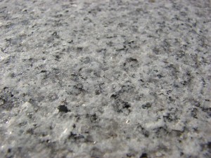 Tiles płytki granitowe antypoślizgowe płolmieniowane.jpg