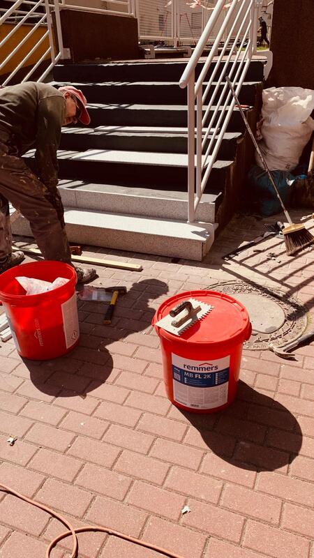 Schody granitowe – szybka naprawa na długie lata. Fotoreportaż z realizacji krok po kroku